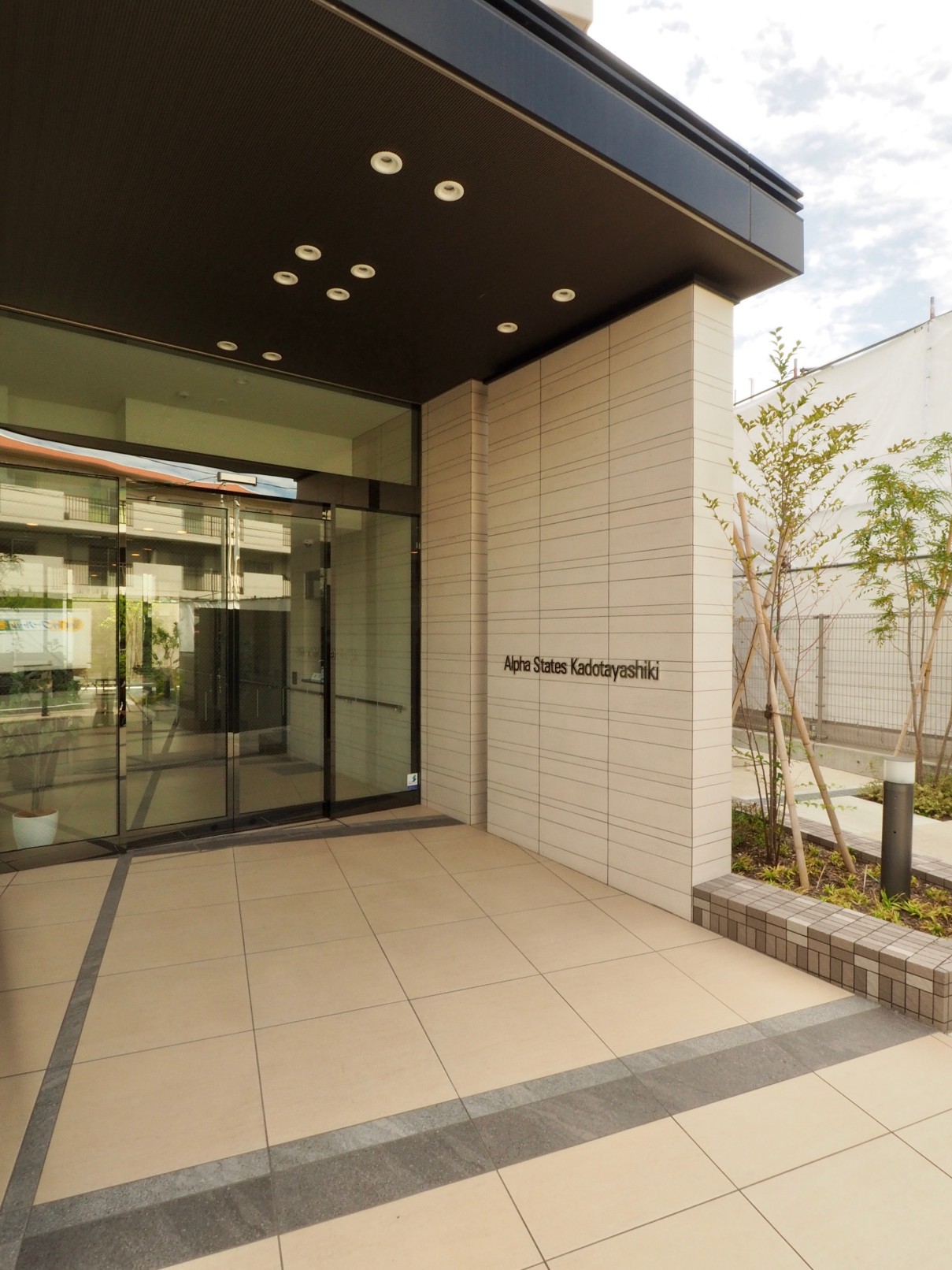 {info.field_group_lang.thumb4.post_other_value_format.alt[$k]}