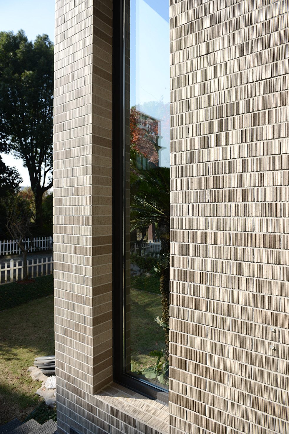 {info.field_group_lang.thumb4.post_other_value_format.alt[$k]}